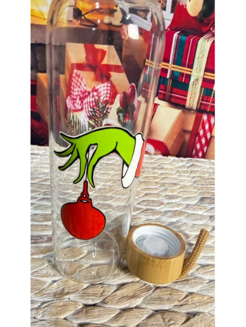 Grinch-Themed 20 oz Glass Water Bottle with Bamboo Lid and Rope
